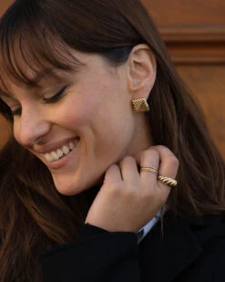 Devant 12 Devant -Aglaia Session studio 127 f966fe3b 84f6 4442 9fc4 485ad7fd506c